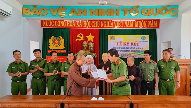 Phối hợp vận động tăng, ni, phật tử tham gia bảo đảm trật tự ATGT